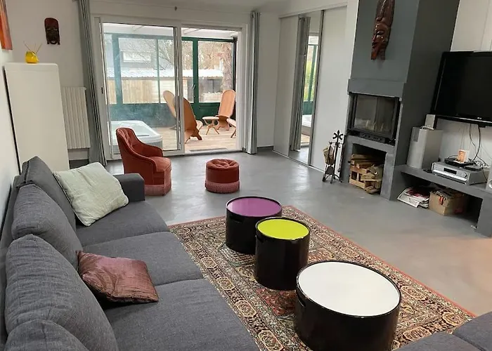 Maison Confortable Pour 10 Personnes Avec Jacuzzi