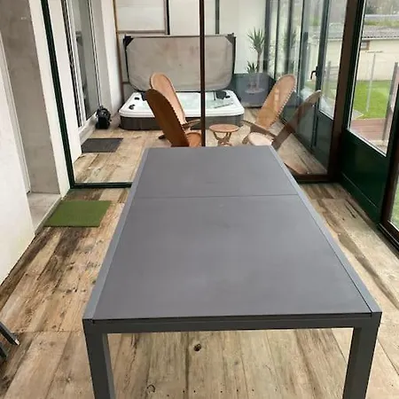 Maison Confortable Pour 10 Personnes Avec Jacuzzi 빌라 울가트